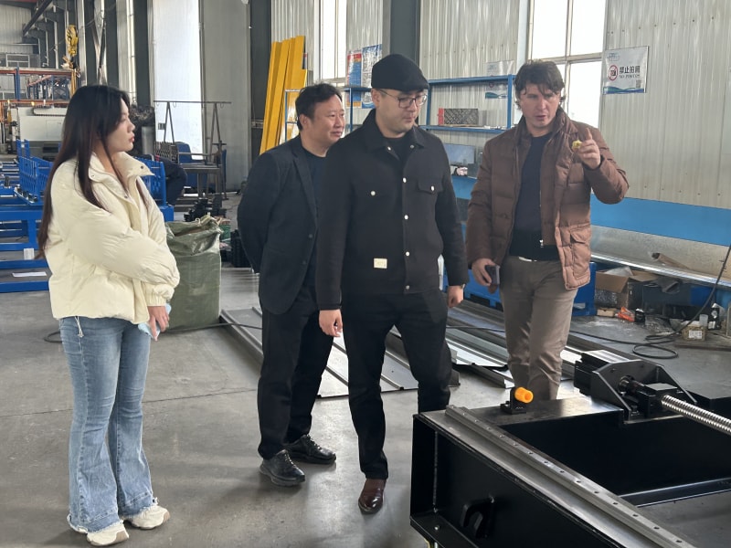 俄羅斯客戶實(shí)地考察工廠三臺(tái)設(shè)備成功簽約合作未來長期合作可期