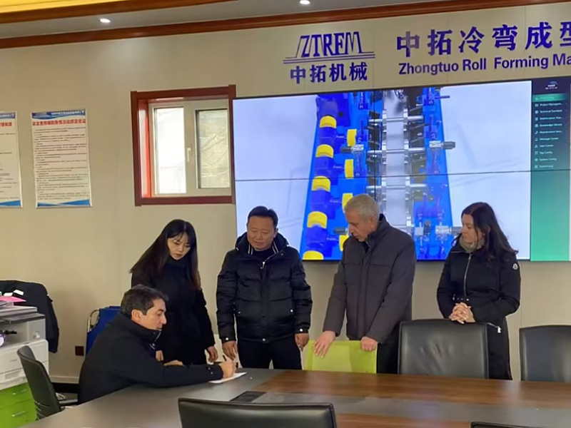 2025中拓冷彎開(kāi)年大捷！新年新征程中拓冷彎門(mén)框機(jī)敲開(kāi)西班牙市場(chǎng)大門(mén)