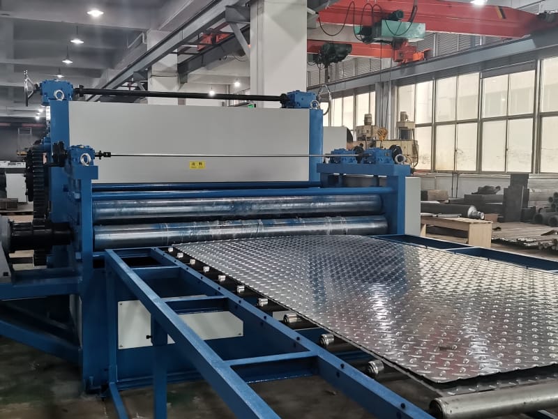 滄州中拓機(jī)械蛇年首單！柳葉型壓花機(jī)設(shè)備遠(yuǎn)銷(xiāo)巴西