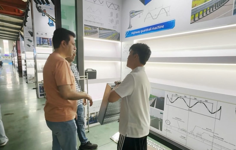 00 后外貿(mào)新兵亮眼！中拓業(yè)務(wù)員詳解聲屏障 / 橫剪線 以專業(yè)打動(dòng)巴鐵開啟冷彎設(shè)備合作